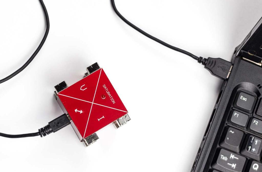 Obrázek 82: Modul napájený přes USB konektor USB výstup je omezen proudovou zatížitelností 300 500. Integrovaný obvod 735 podle katalogového listu odebírá ze zdroje 0,75 na jeden OZ.