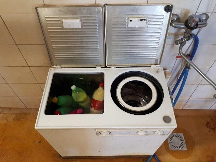 Dostatečný objem a stálá teplota (max. 60 C) zajistí rozmrazení mleziva za 45 až 80 minut - dle objemu láhve a teploty vody.