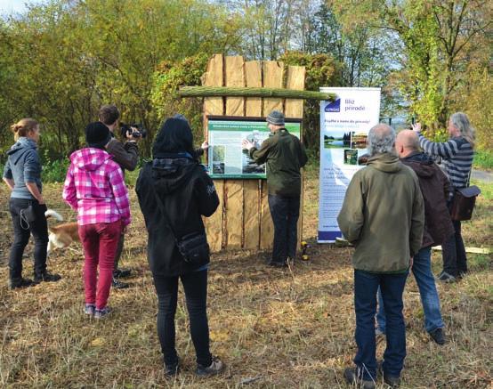 Sokolnictví se věnuje už více jak 14 let, a tak mohl návštěvníkům poskytnout veškeré informace o chovu dravců, jejich chování a výcviku.