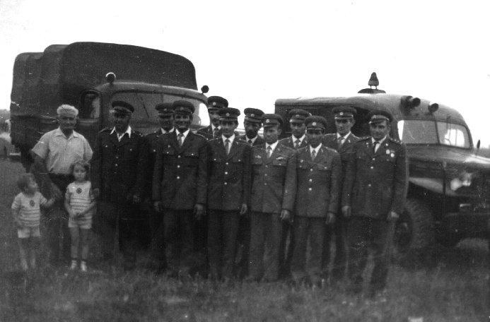 I v tomto roce byl proveden sběr železného šrotu a realizována brigáda na pomoc zemědělcům v místním družstvu. Snímek pořízený při návštěvě požárníků z Maďarska Na výroční členské schůzi 16.