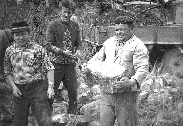 ROK 1980 Výroční členská schůze se konala 30. listopadu, za MNV byl přítomen Svatopluk Prachař. V tomto roce konala se okrsková soutěž požárníků v Klopotovicích.