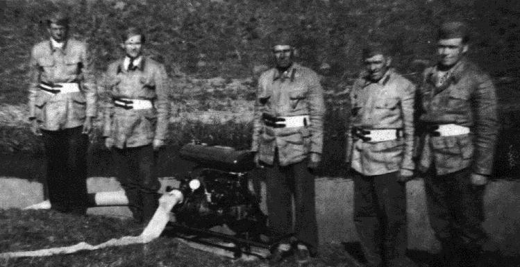 Tehdy vyhořeli: číslo 1 Matouš Klobouk, 2 František Skopal, 3 Čeněk Kovářík, 4 Martin Mézl, 5 Libor Klobouk, 6 František Indrák, 7 Martin Dočkal, 8 Hynek Žáček, 9 Jakub Pospíšil, 10 Jan Mézl Ještě v