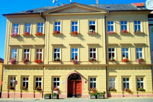 Základní škola a Mateřská škola Tábor, náměstí Mikuláše z Husi 45