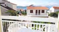 Čiovo Trogir 180 m Popis: Apartmánový dům leží v letovisku Okrug Gornji na ostrově Čiovo v blízkosti Trogiru.