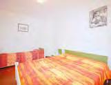 Vybavení rezidence: výtah, bazén, zahrada, plážový servis,parkovací místa do vyčerpání míst Vybavení apartmánů: příslušenství, TV, plně vybavený kuchyňský kout, balkón, klimatizace BILO 4 obývací