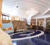 Vybavení hotelu: vstupní hala s recepcí, výtah, restaurace, bar, Wi-Fi připojení, zahrada Sport, relaxace, zábava: 2 venkovní bazény, dětský klub, posilovna, relaxační centrum se saunou, tureckou