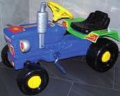 ......... 369 Kč Traktor Maxi Výška sedu 31 cm.