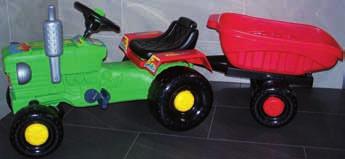 Vlečka k traktoru Maxi Výška sedu 31 cm.