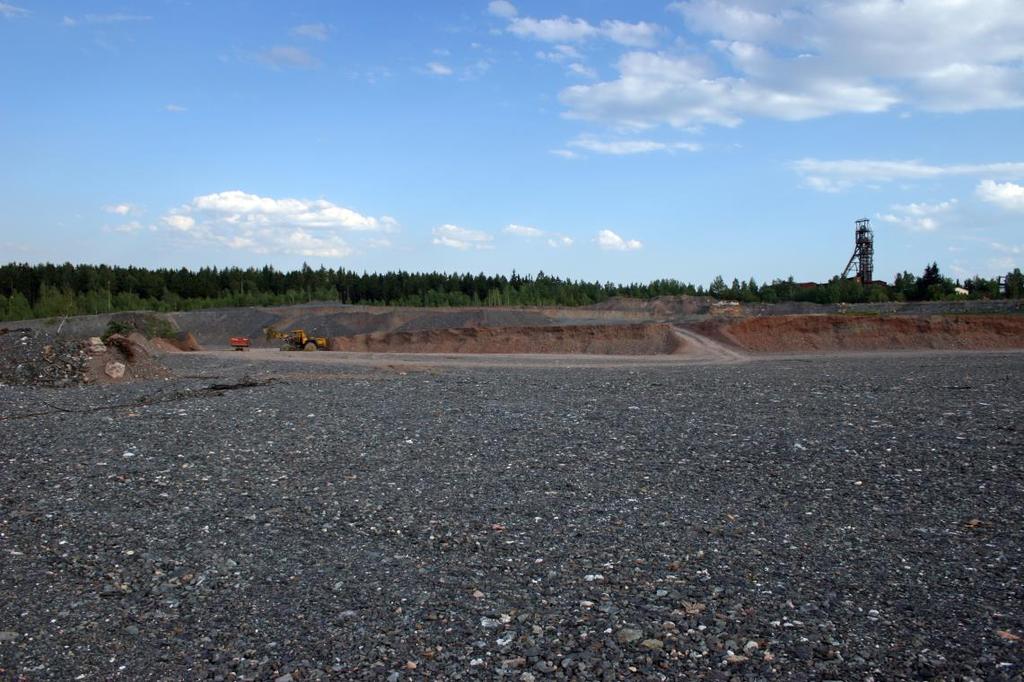 A. Úvod Příbramský uranový revír je nejdůležitějším hydrotermálním žilným uranovým revírem v České republice, kde bylo v minulosti vytěženo zhruba 48000 t uranu.