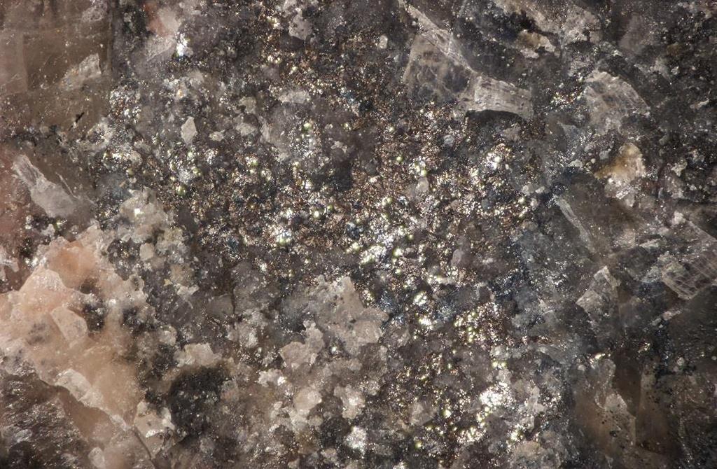Hakit Obecný empirický vzorec pro minerály tetraedritové skupiny lze podle Moëla et al.
