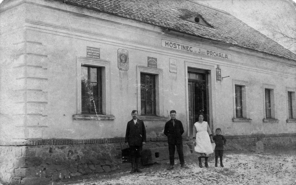 Náměstí 1. máje 24 Hostinec Jaromíra Prchala v roce 1927.