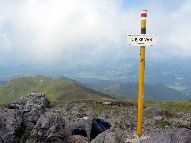 Vrcholové body jsou lokálními maximy nadmořských výšek z vrcholových bodů vychází síť