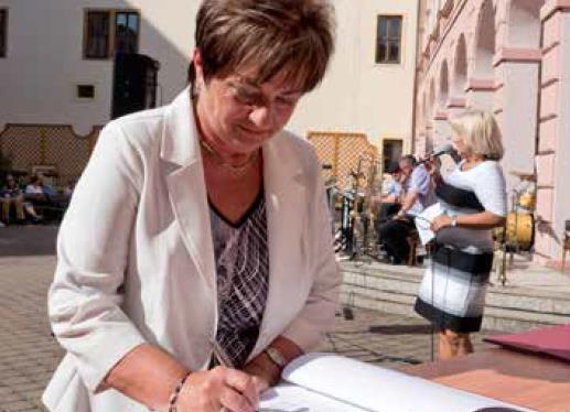 5. Veřejná správa Magda Martincová vystudovala sólový zpěv na konzervatoři v Praze, který do roku 2013 vyučovala na Základní umělecké škole T. G.