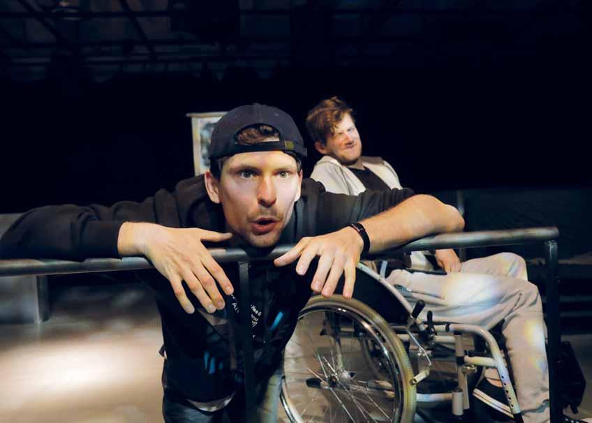 David Viktora (Jake Sturdy), Robert Finta