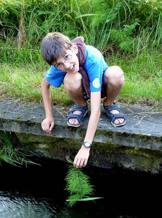 RAŠELINÍČKOVO KRÁLOVSTVÍ Doporučujeme navštívit nově zpřístupněné Soumarské rašeliniště Kdy: venkovní: září říjen, květen červen, vnitřní: listopad duben Délka programu: venkovní varianta: 2 hodiny
