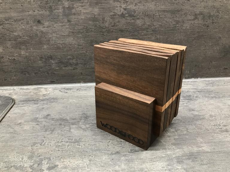 STOJAN NA PODTÁCKY Stojan pro 6 podtácků WOOD&FOOD Stojan je ošetřen olejem