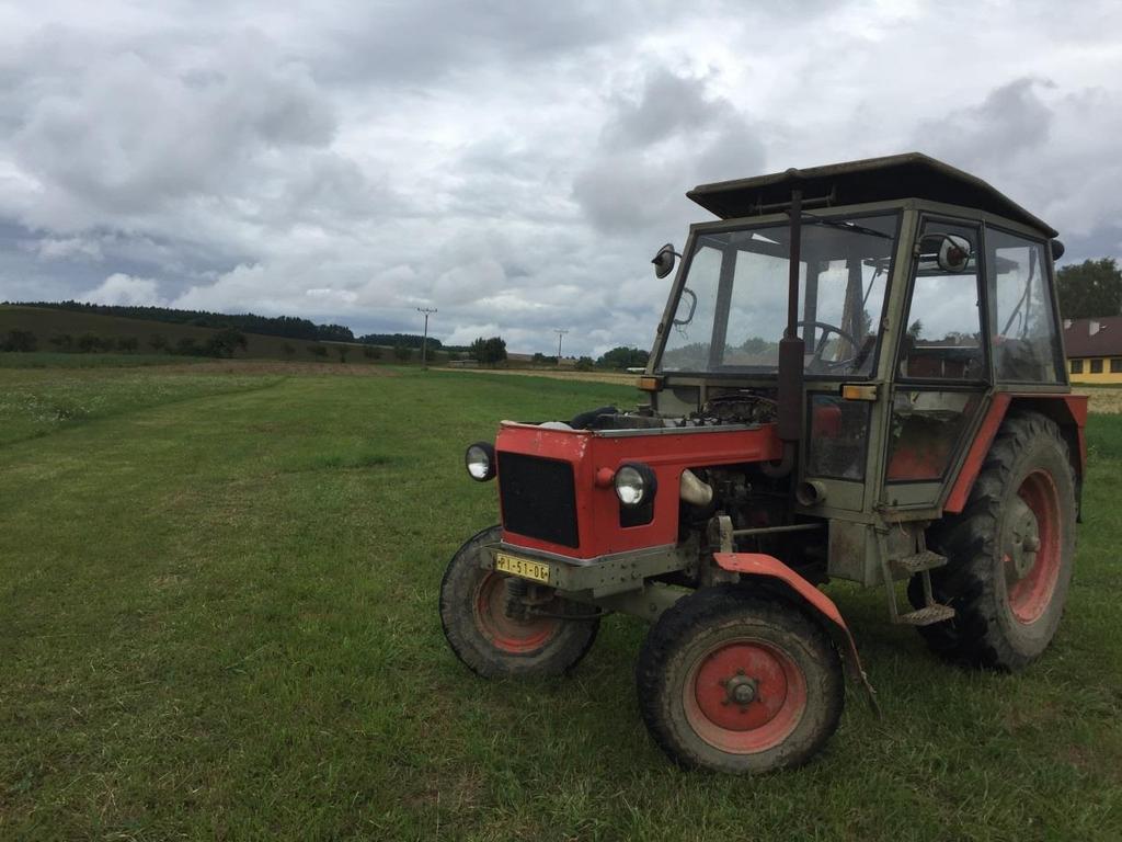 Obrázek 27 Traktor