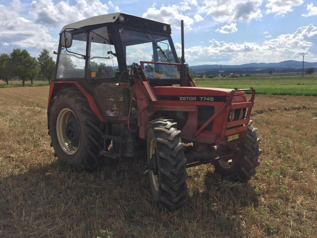 Obrázek 32 Traktor