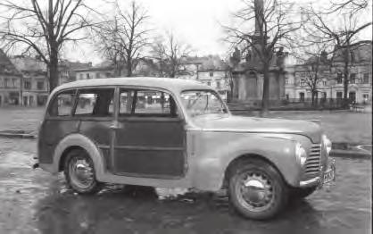 Poválečná léta 1945 1960 Československo ších chromovaných příčných lišt. Už v roce 1949 převýšila produkce čtyřdveřových vozů výrobu dvoudveřových, stejně tomu bylo i ve dvou dalších letech.