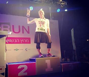 Sedmého prosince se konalo mistrovství Izraele v půlmaratonu (cca 21 km). Již na startu vzbudila pozornost žena, která přišla závodit v sukni, v triku zakrývajícím lokty a s pokrývkou hlavy.