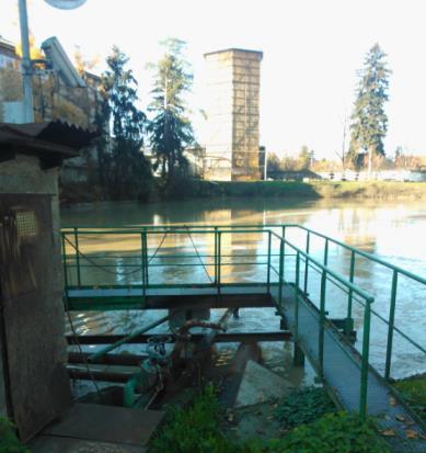 Z posledního rybníku je potom voda čerpací stanicí vracena do okruhu plavících a pracích vod.