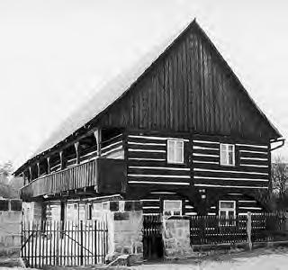 BOHNICE Bezdûdice (Mladá Boleslav) rouben patrov dûm ãp. 11 v západní ãásti návsi (2001) ti návsi (bohuïel v sousedství památkovû nejcennûj ího domu ãp.