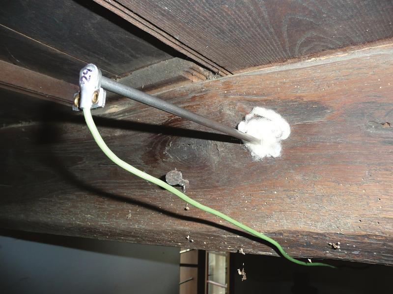 6: Termočidlo zabudované do napadených dřevěných konstrukcí.