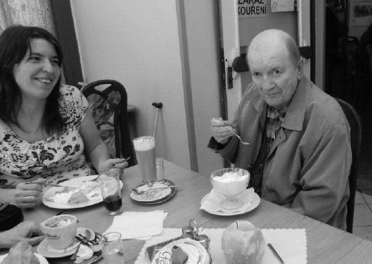 Návštěvou cukrárny jsme všichni společně přivítali jaro a symbolicky otevřeli novou sezónu společných výletů a akcí.