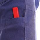 Material: twill 100% cotton, 240 g/m 2. CZ / Pánské kalhoty s náprsenkou, zdvojená kolena, náprsní kapsa na zip, boční kapsa na metr, pas v zadní části do gumy.