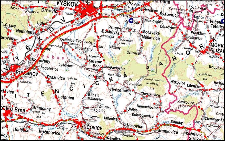 však nedisponuje podchody ani nadchody a je zde velice problematické přecházení ve vesnicích, kterými prochází (Nevojice, Nesovice, Brankovice, Kožušice, Malínky).