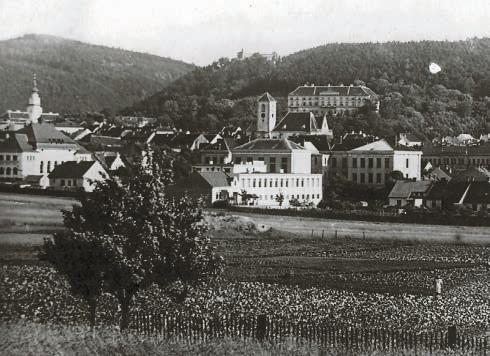 postavila tovární budovu na ulici Sokolské 270 v roce 1913, později přejmenována na Standard, tovární