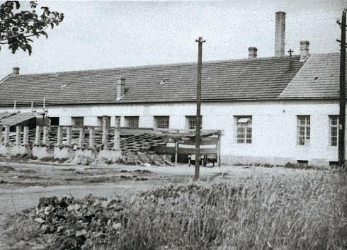 Robert Herlinger a Josef Bašný, výroba a prodej pánských oděvů Od roku 1932 na adrese Sokolská