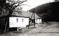 19. stol., 1928 Ignác Lasák provedl rozsáhlou přestavbu, vč. nadstavby 1.