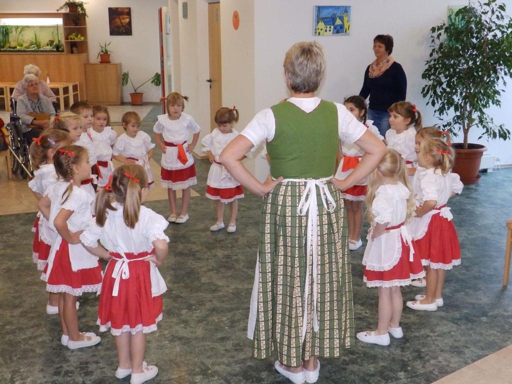 VÁNOCE ŠIMONA PEČENKY Vánoce s Šimonem Pečenkou, oblíbeným zpěvákem a moderátorem se uskutečníly ve středu 12. prosince 2018 od 14.