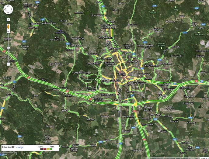 maps.google.com stačí zaškrtnout políčko traffic nebo v české verzi doprava.