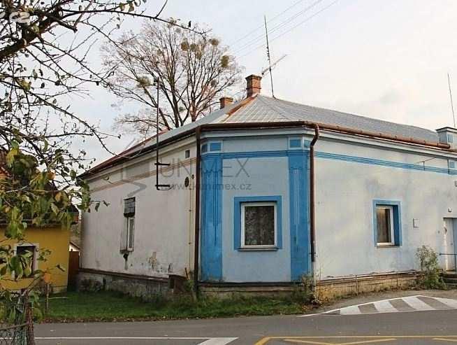 7) Rodinný dům Nabídková cena: 770 000,- Kč Lokalita: Rychvald Popis: Řadový koncový, částečně podsklepený rodinný dům s dispozicí 4+kk.