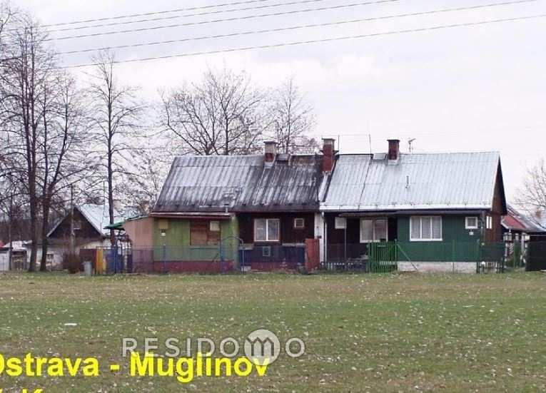 Budova: dřevěná Stav objektu: dobrý Typ domu: přízemní Podlaží počet: 1 Plocha zastavěná: 90 m 2 Plocha užitná: 62 m 2 Plocha pozemku: 483 m 2 Balkón: ne