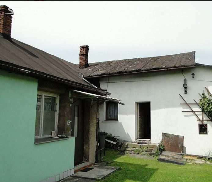 Závady právní povahy: Dle výpisu z katastru nemovitostí LV č. 811 existuje soubor omezení vlastnického práva (zástavní právo, exekuční příkaz k prodeji, zahájení exekuce).