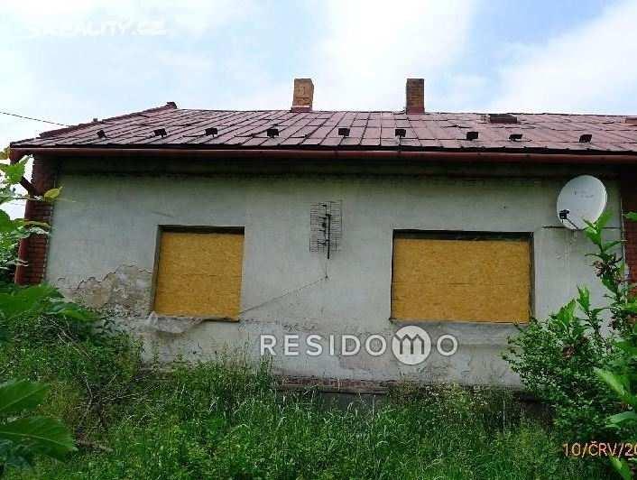 Stav domu z exteriéru i v interiéru vyžaduje celkovou rekonstrukci, stav je odpovídající stáří objektu a době užívání různými nájemníky v minulosti.
