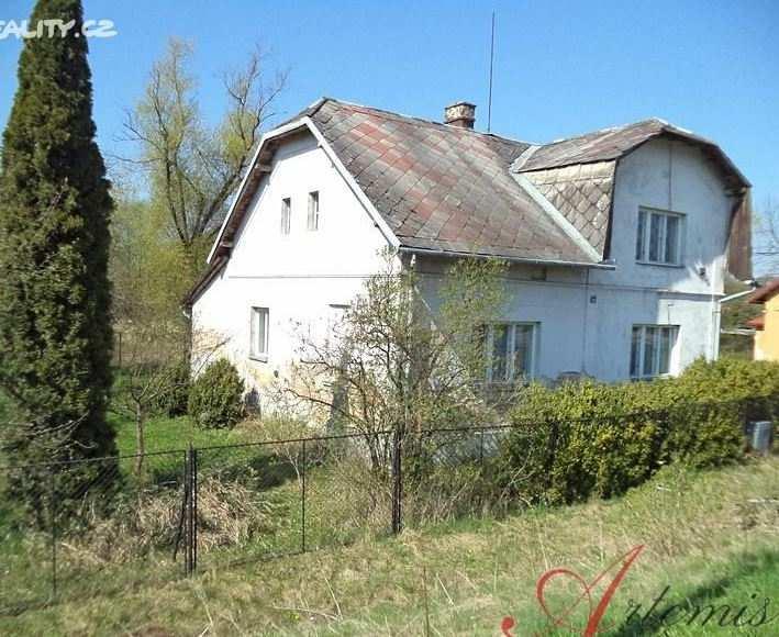 Budova: cihlová Stav objektu: před rekonstrukcí Typ domu: přízemní Podlaží počet: 2 Plocha zastavěná: 100 m 2 Plocha užitná: 90 m 2 Plocha pozemku: 1 119 m 2 Balkón: ne Terasa: