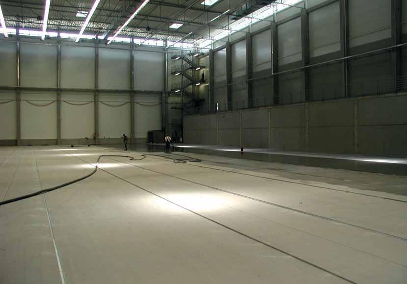 VLÁKNOBETON FIBRE REINFORCED CONCRETE 071 Obr. 1 vlákna tak dodávají kompozitu jeho houževnatost. To je velice vítané, optimální chování, v praxi je však omezeno na krátké období po výrobě.