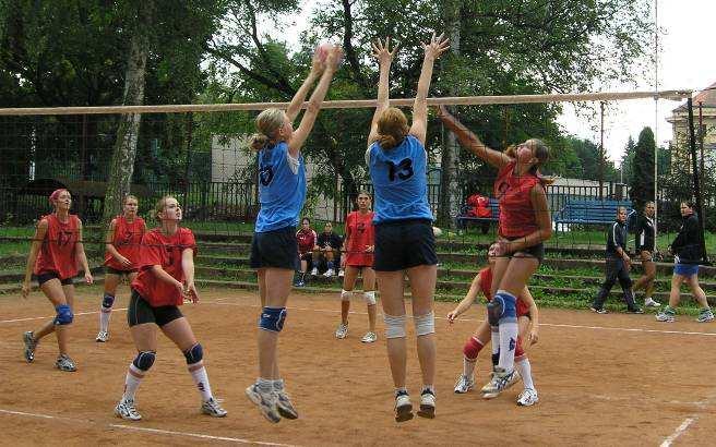 Lenka Pařízková, starostka T.J. PŘIJEĎTE SI ZAHRÁT! I. Všeobecná ustanovení Kdy: v sobotu 20.června 2009 zahájení v 9:00 antuková hřiště T.