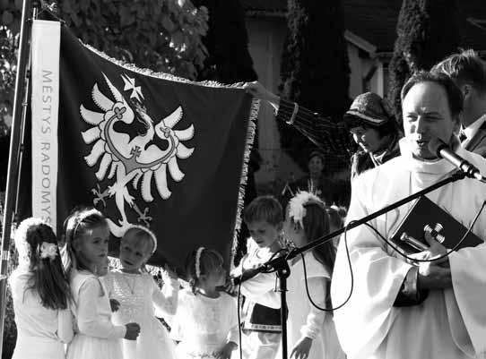 Baráčníci i ostatní spolky se podíleli nebo alespoň zúčastnili na průběhu programu celého slavnostního odpoledne a večera.
