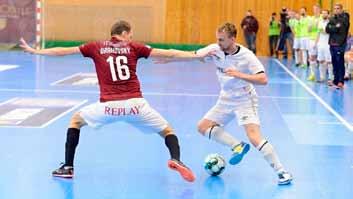 Východočeši vyhráli těsně 3:2 a slavili jedenáctý triumf. První poločas začala lépe domácí Sparta, která se ujala vedení po trefě Vnuka. Jenže do přestávky Chrudim výsledek otočila.
