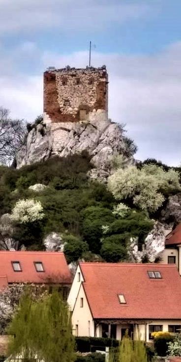 Tato dělostřelecká věž pak byla postavena jakožto vnější posílení fortifikace hradeb. Od této doby je jedním z prvků, které nezaměnitelně spoluutváří podobu Mikulova až do dnešních dní.