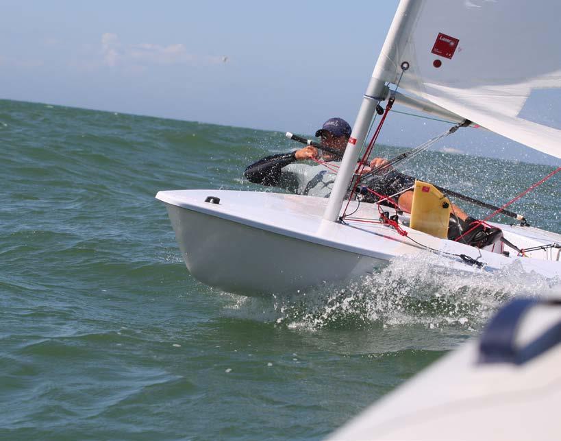 JACHTING Yacht Club Baník Most z. s. Yacht Club Baník Most byl založen jako oddíl Baníku Most v roce 1965 na vodní ploše Dřínov pod zámkem Jezeří.
