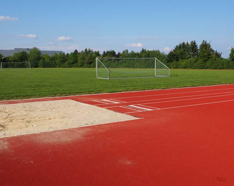 SPORTOVNÍ AREÁLY U ZÁKLADNÍCH ŠKOL SPORTOVNÍ AREÁLY U ZÁKLADNÍCH ŠKOL Víceúčelové sportovní areály u základních škol jsou běžně přístupné veřejnosti každý den i o víkendech.
