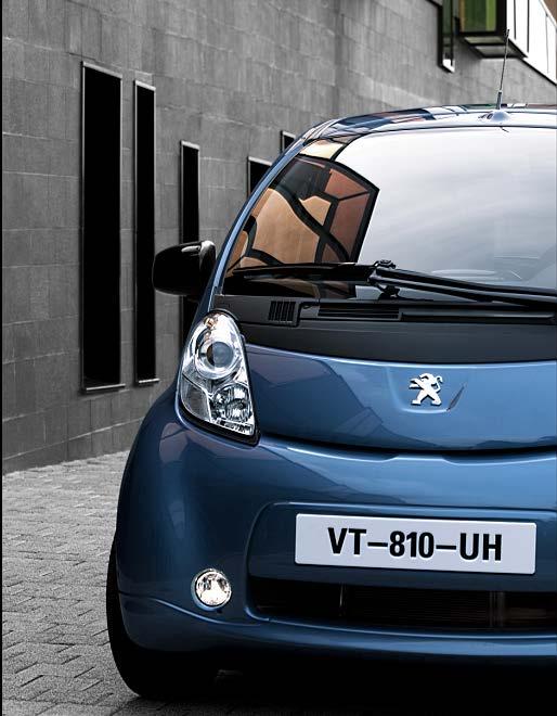 1- KONTEXT i0n, VÍCE NEŽ JEN VŮZ S NULOVÝMI EMISEMI S vozem i0n potvrzuje skupina PSA svou pozici průkopníka v nové etapě vývoje elektrických vozů.