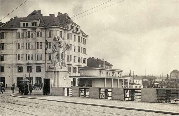 26 památkové kauzy Vyústění Hlávkova mostu na Bubenské nábřeží, autor neznámý, kolem roku 1915, Muzeum hl. m. Prahy.