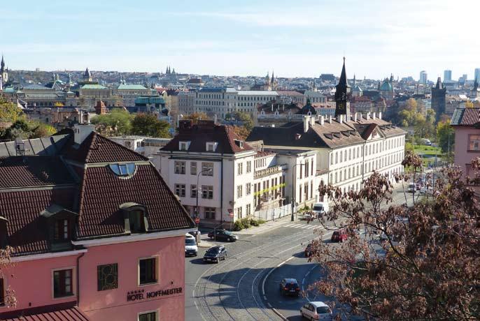 6 památkové kauzy Harmonický pohled na střešní krajinu si již moc dlouho nevychutnáme. Za pár měsíců dům bude navýšen a plocha terasy zastavěna.